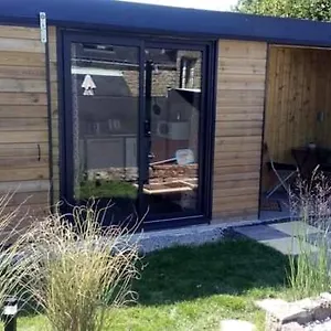 chalet-2-pers-aux-portes-de-vannes-jacuzzi-en-option.inbrittany.com/