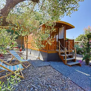  Camping Roulotte Au Coeur Des Vignes,