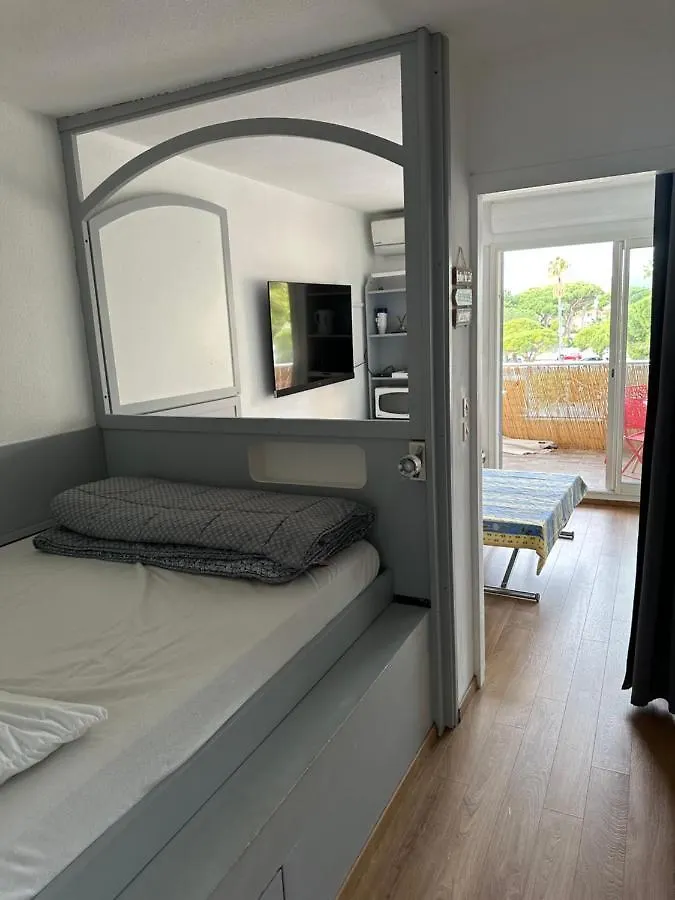 Apartment Sympathique Studio Climatise Sur Le Port De Hyeres France