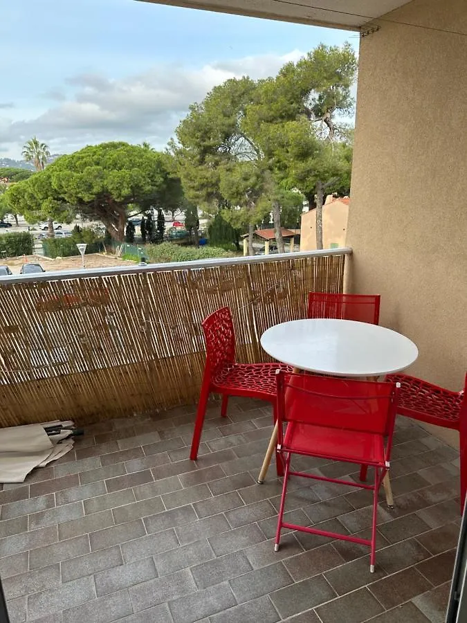 Sympathique Studio Climatise Sur Le Port De Hyeres
